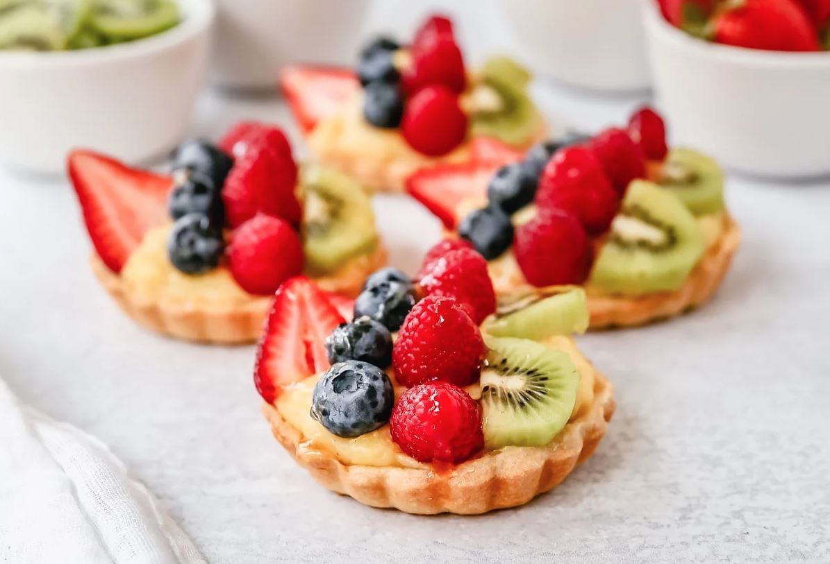 A guide to tuning fruit desserts so scent feels vivid and freshness reads clean